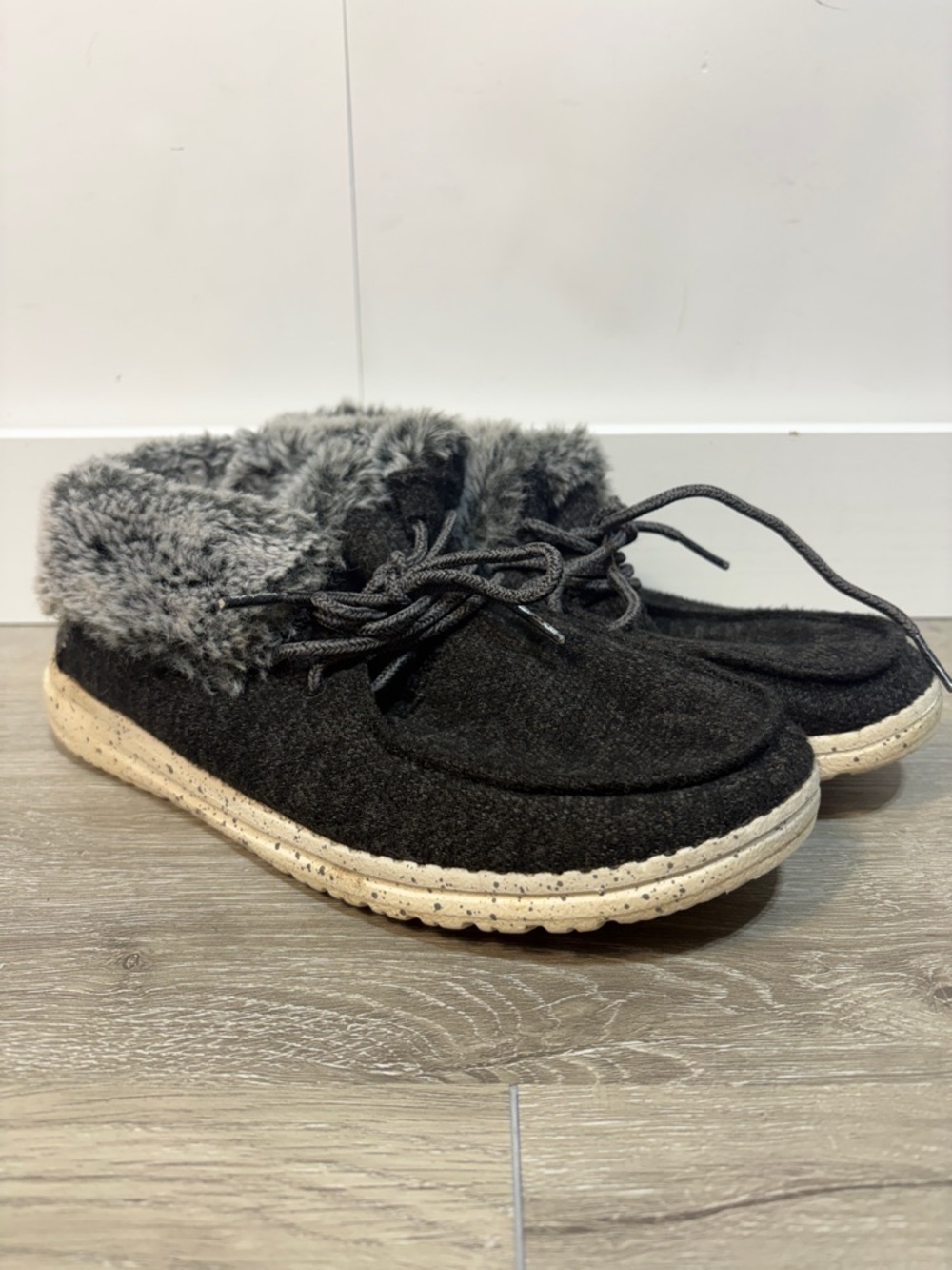 Hey Dude womens britt black canvas and faux fur sneaker size 7